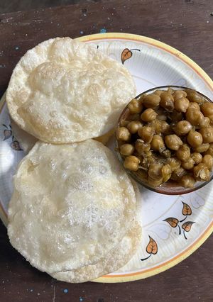 লুচি (Luchi recipe in Bengali) রেসিপির প্রধান ছবি