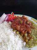 Pollo al vino con arverjita verde