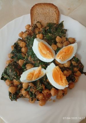 Una foto de Garbanzos con espinacas