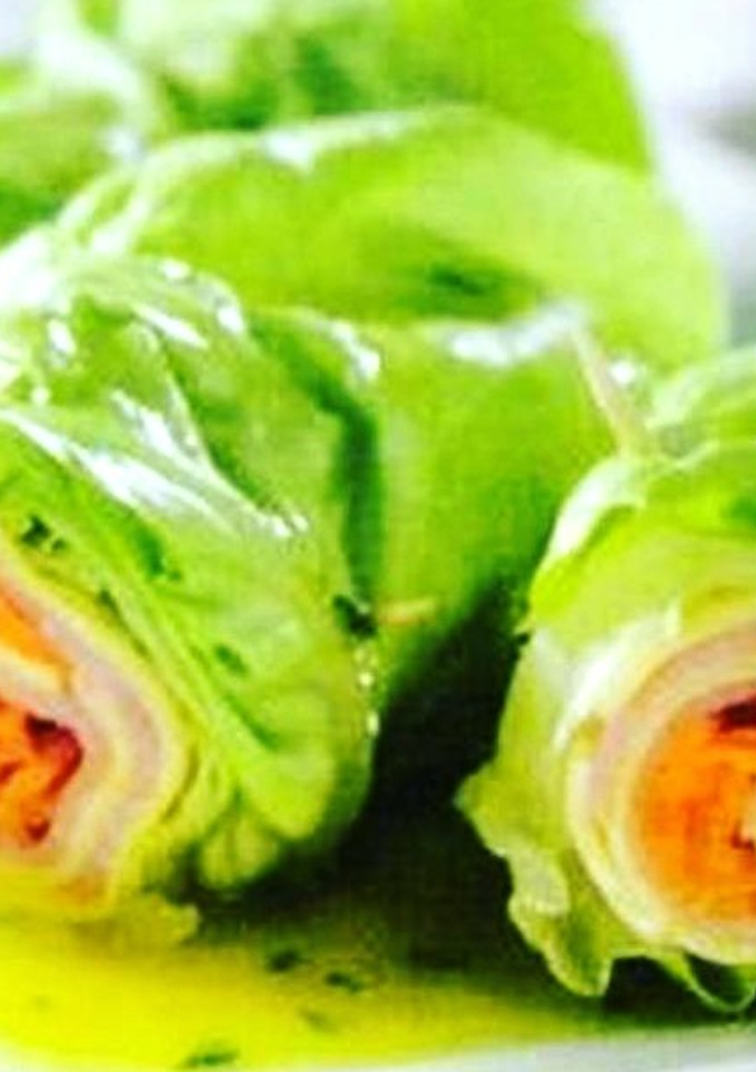 Una foto de Rolls de lechuga y jamón