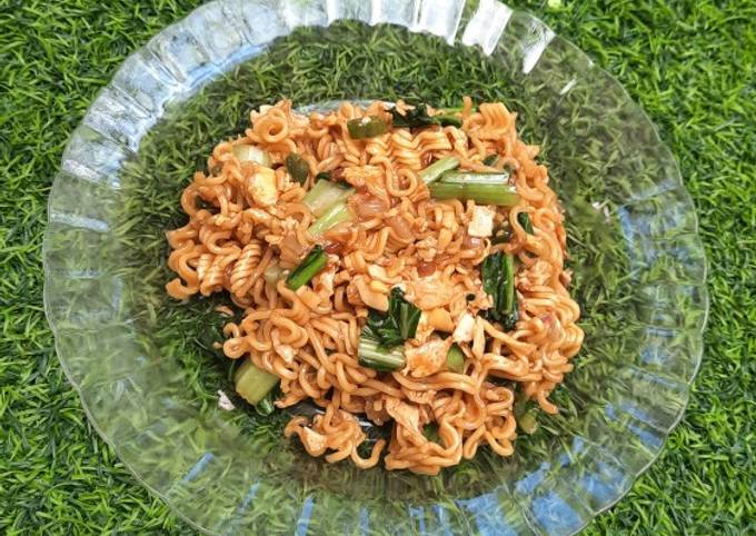 Langkah Mudah untuk Menyiapkan Kreasi indomie pedes mantap, Lezat