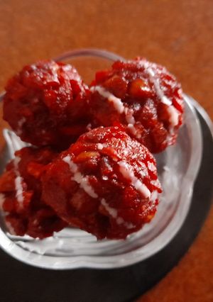 A picture of Dusky rose coconut laddoo with pan filling.