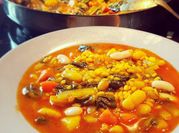 Una foto de arroz con acelgas