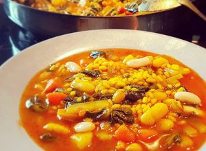 Una foto de Arroz meloso con acelgas. Arròs en bledes