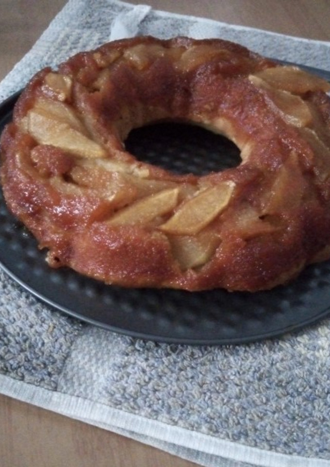 Una foto de Torta pequeña e invertida de manzana
