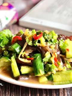 涼拌黑木耳小黃瓜 / 香菜保存分享 的食譜成品照片