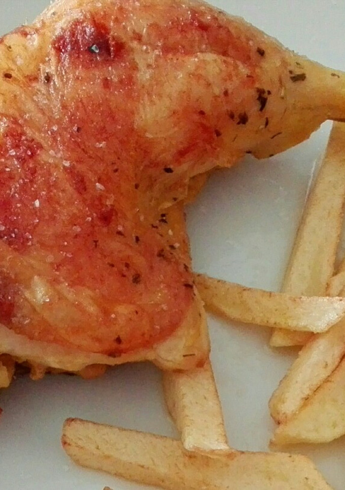 Una foto de Pollo con patatas fritas