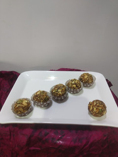 ડ્રાયફ્રુટ લાડુ (Dryfruit Ladoo Recipe In Gujarati) રેસીપી મુખ્ય ફોટો
