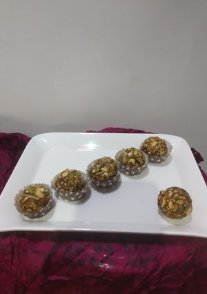 ડ્રાયફ્રુટ લાડુ (Dryfruit Ladoo Recipe In Gujarati) રેસીપી મુખ્ય ફોટો