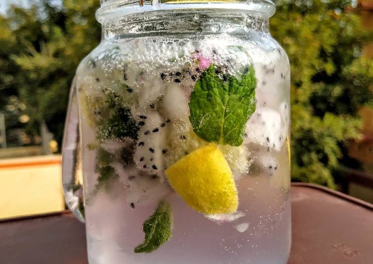 How to Prepare Homemade Dragon fruit mojito