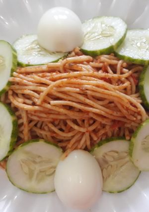 A picture of Spagetti with cucumber and egg.