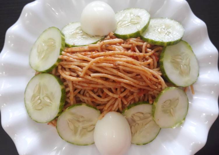 Spagetti with cucumber and egg