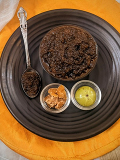 आंवला की खट्टी मीठी चटनी (mala ki khatti meethi chutney recipe in Hindi) रेसिपी मुख्य फोटो