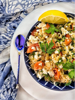 Una foto de Bulgur con verduras y queso feta