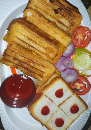 મસાલા ગ્રીલ સેન્ડવિચ (GRILL SANDWICH RECIPE IN GUJARATI) રેસીપી મુખ્ય ફોટો