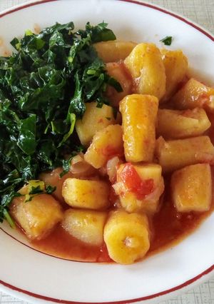 A picture of Matoke(Kaganda) with spinach.
