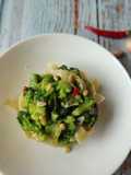 Pasta con broccoletti siciliani, acciughe sott'olio e pinoli