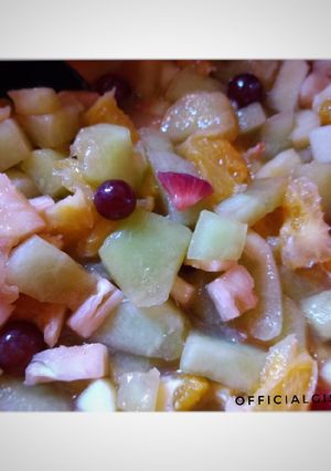 Una foto de Ensalada de frutas. {Festiva}