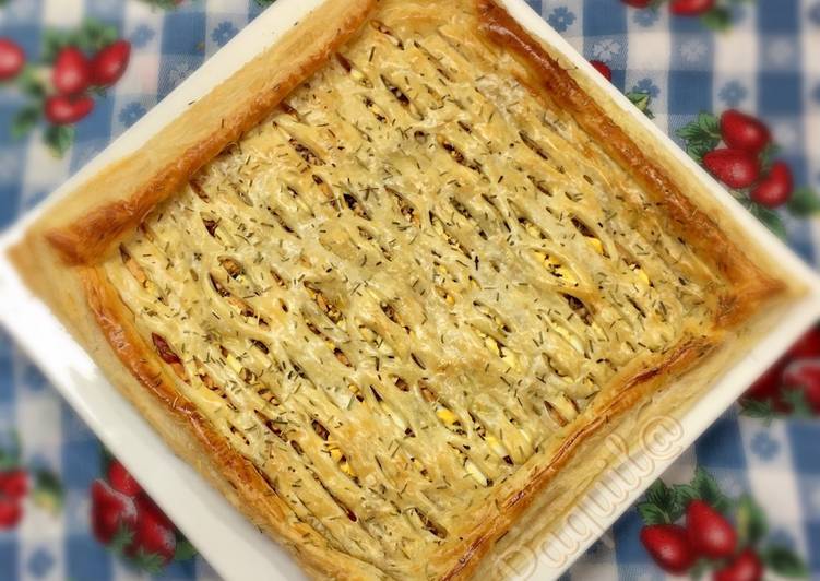 Empanada enrejada con Salmón al natural (en conserva)