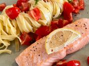 Une photo de tagliatelle basilic