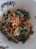 Ensalada de espinaca, zanahoria y maní