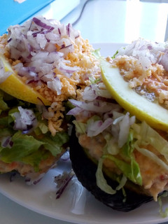 Una foto de Aguacates rellenos a mi gusto