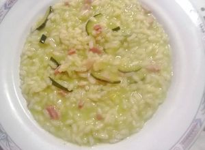 Foto di 303 🍚Risotto cremoso alle zucchine e speck 🥓