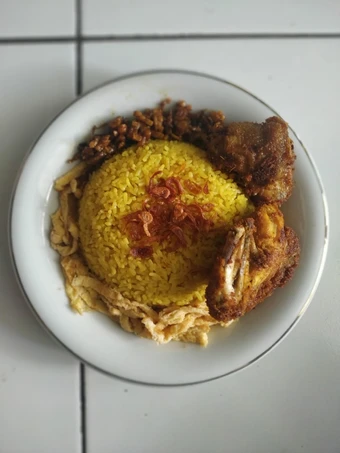 Langkah Mudah untuk Membikin Resep  Nasi kuning praktis yang Menggugah Selera, Lezat Sekali