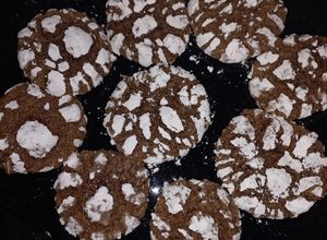 Una foto de Galletas craqueladas de chocolate