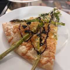 Una foto de Hojaldre (sin gluten) de espárragos trigueros