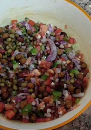 A picture of Mix pulses salad.