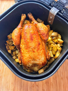 A picture of Roast Chicken / Potatoes in the Air Fryer.