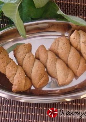A picture of Cookies with red wine and sesame seeds.