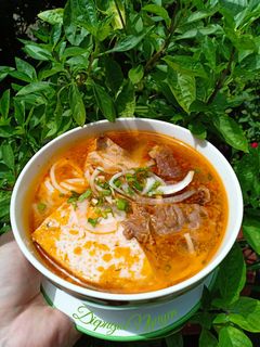 Hình của món Bún bò huế đơn giản.