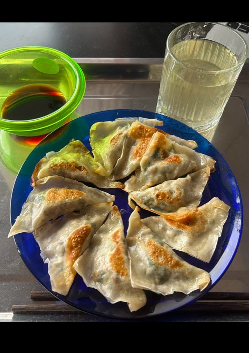 Una foto de Gyozas de proteína de guisante y espinacas