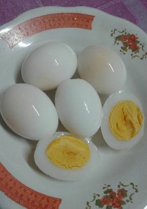Foto resep Trik merebus telur HEMAT (waktu, gas, air) 😃