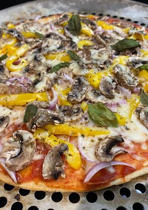 A picture of Mushroom Pizza.