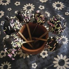 A picture of Banana chocolate lollies.