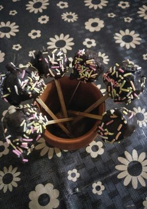 A picture of Banana chocolate lollies.