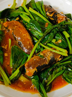 A picture of "Stir-Fried Kale with Canned Fish" 🐟🌿😋.