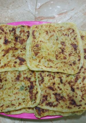 صورة لوصفة مسمن معنر بالبصلة خضارية والفرماج (الجبنة) احمر