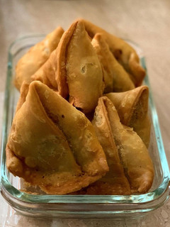 समोसे (samose recipe in Hindi) रेसिपी मुख्य फोटो