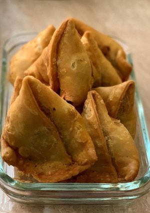 समोसे (samose recipe in Hindi) रेसिपी मुख्य फोटो