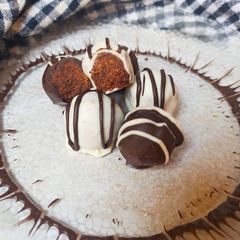 A picture of Oreo truffles.