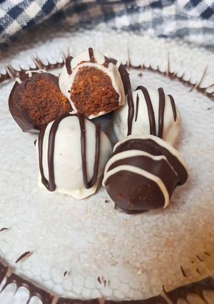 A picture of Oreo truffles.