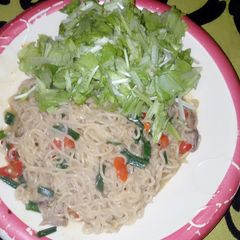 Noodles and lettus A picture of Noodles and lettus.