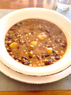 Una foto de Porotos rojos con mote