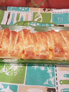 Una foto de Trenza de hojaldre de jamón y queso