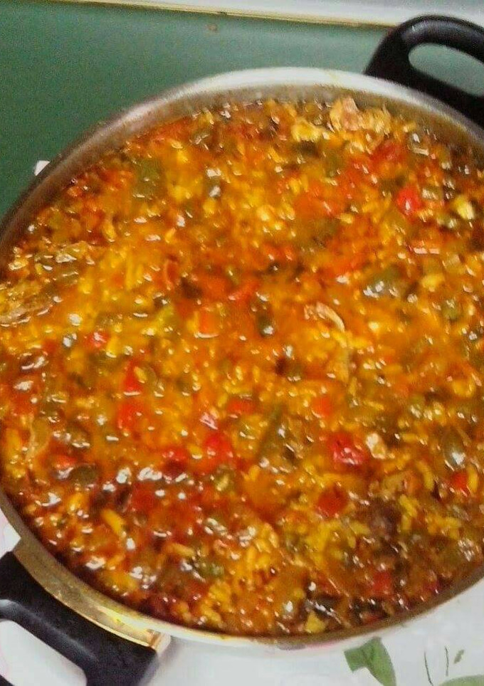 Una foto de Arroz con conejo cremoso