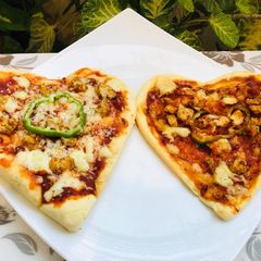 A picture of Spicy chicken pizza.